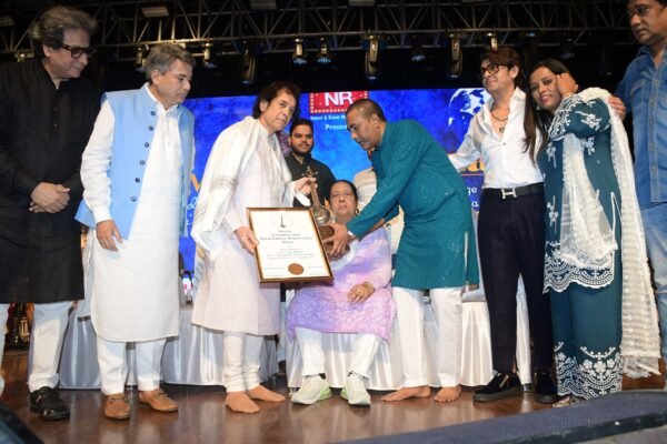 Ustad Zakir Hussain receives award