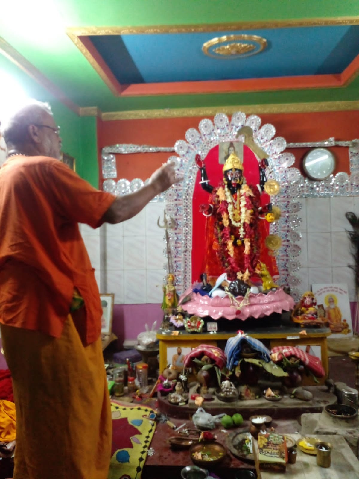 The Mahapujo is going to be held at the temple premises of Kali Maa located at Chatu Babur Ghat in Salkia