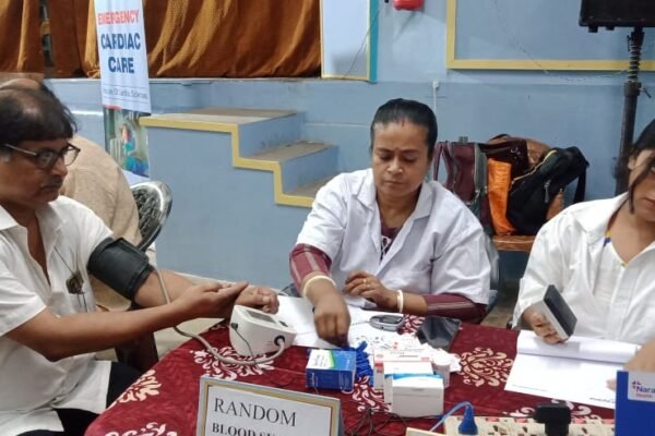 A health check-up camp was organized by 'Calcutta Journalists' Club' in Kolkata