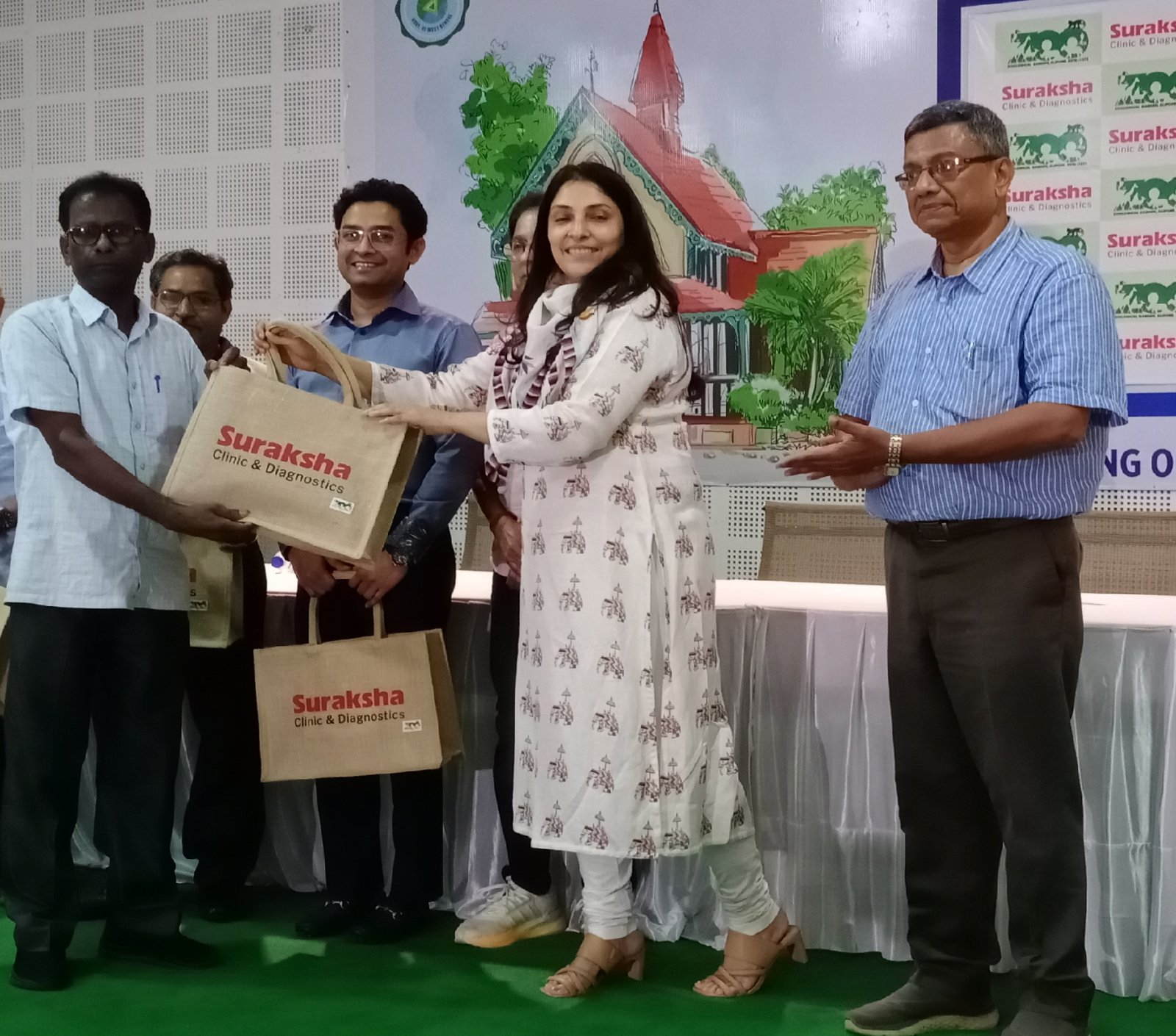 Suraksha Diagnostics Hands Over Summer Safety Kit To Alipore Zoological Garden's Staffs