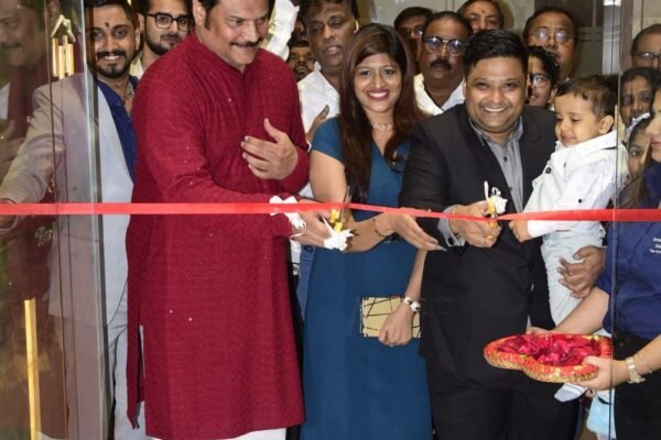 CID Fame Dayanand Shetty Inaugurates The DreamHouse Galleria store at Topsia in the city of Joy, Kolkata