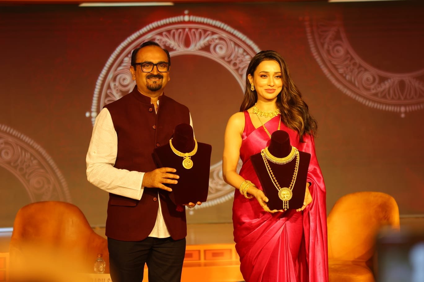 TANISHQ LAUNCHES “AALO” THIS DURGA PUJO, CELEBRATES THE UNWAVERING SPIRIT OF AISHANIS OF BENGAL