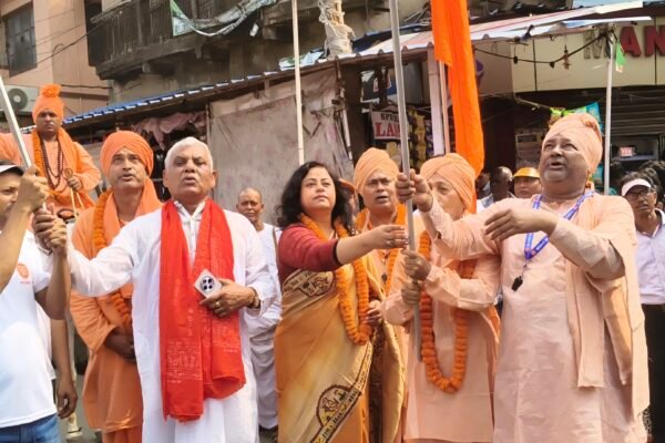 A grand religious procession was organized in Kolkata on the occasion of Swami Pranabanandaji's birth anniversary and Shivratri on March 24, 2025