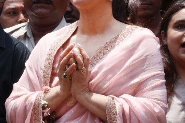 Kajol seeks blessings at Dakshineswar Kali temple and says,”This is one of the strongest roles I have ever played."