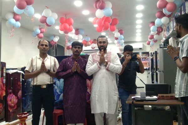'TRUENOISE TECHNOLOGY LLP', a showroom full of electronic products, has opened in the Sonarpur area