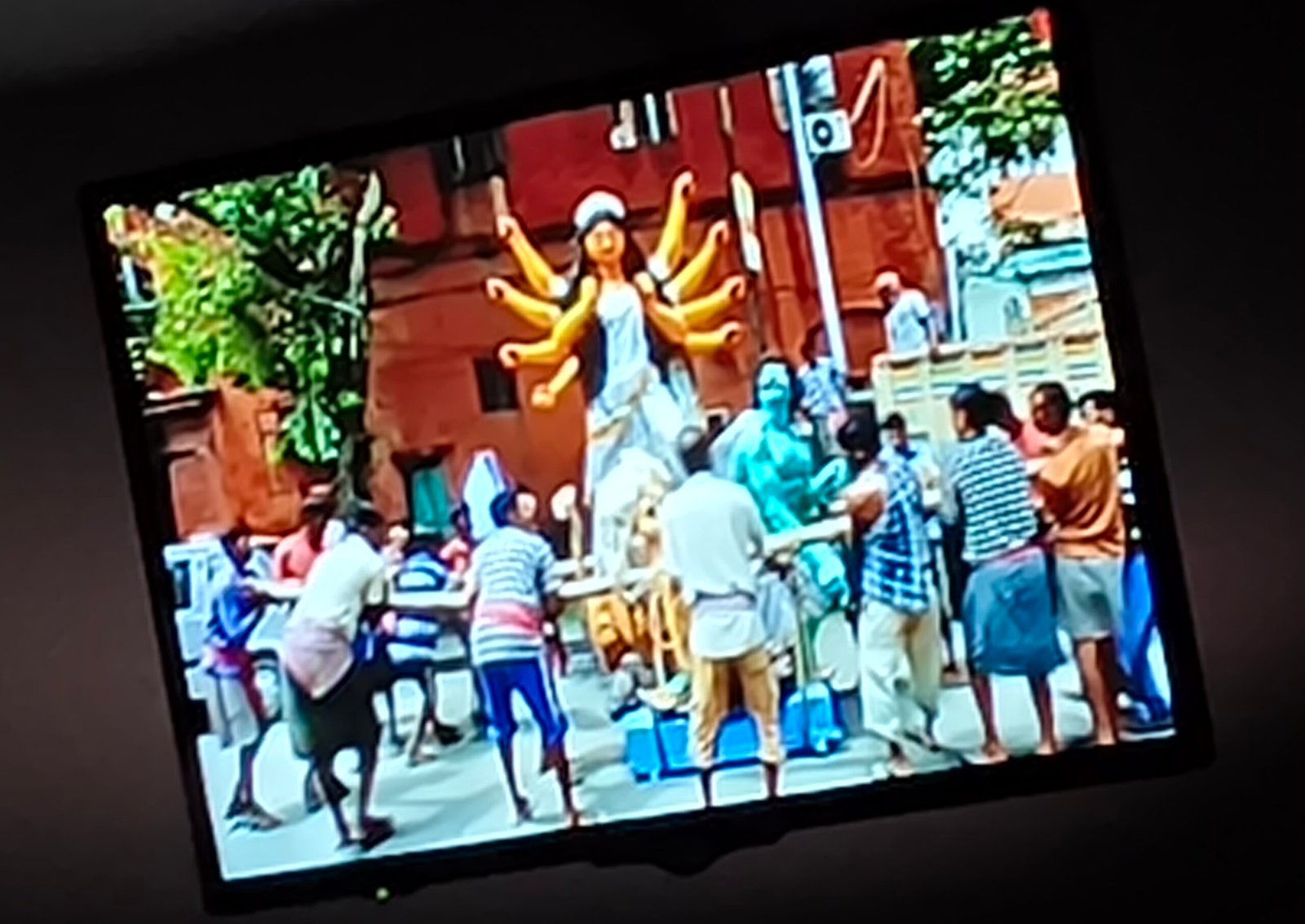 The documentary film ‘Kumortulir Galpo’ was screened at the seminar hall of Birla Planetarium