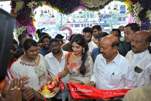 R.S. Brothers Celebrated the Grand Launch of its New Showroom in Warangal