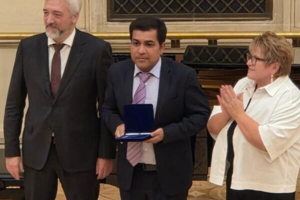 TV9 Network’s Manish Kumar Jha Wins Global ‘Honest View 2025’ Media Award in Moscow