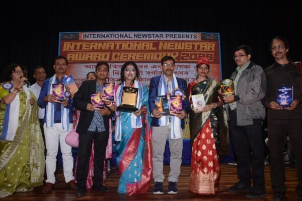 An award ceremony and cultural program was organized by 'International New Star' at Moulali Youth Center in Kolkata