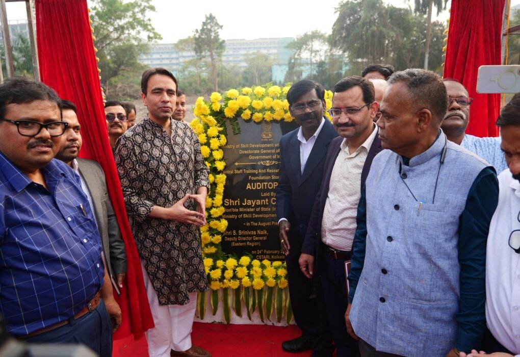 Jayant Chaudhary, Minister of State (I/C) for Skill Development and Entrepreneurship reviews Academic and Infrastructure Initiatives of CSTARI Kolkata